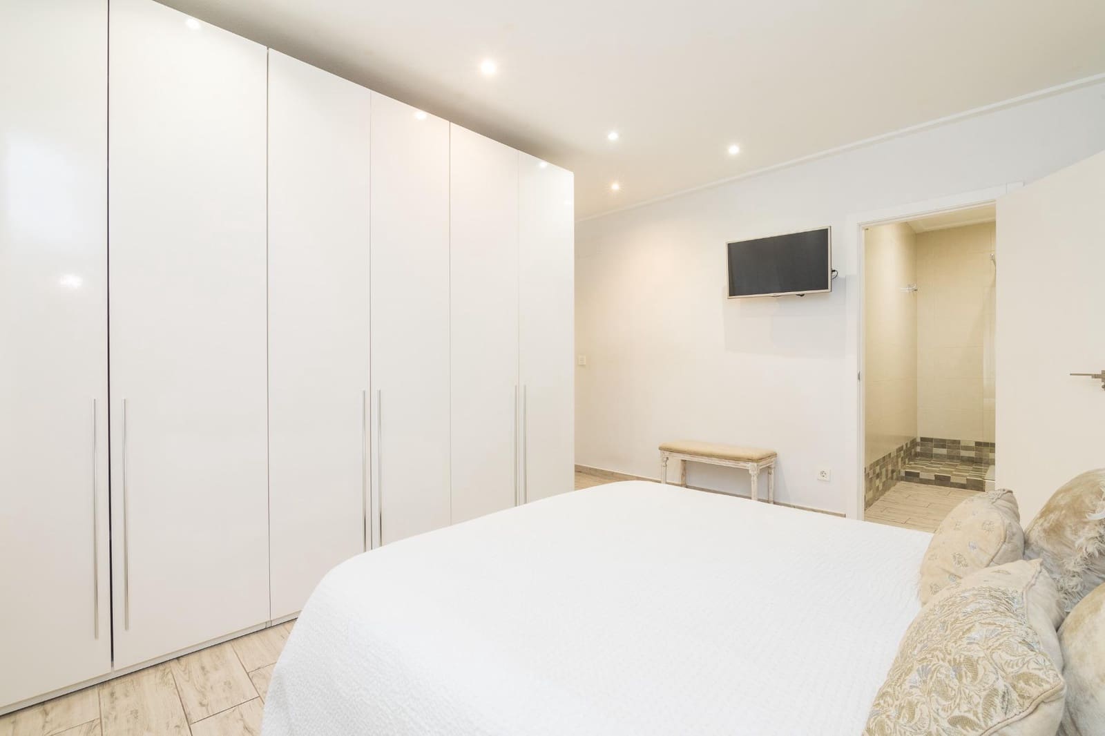 3 bedroom Apartment for sale in Elche / Elx - € 250,000 (Ref: 9720049)