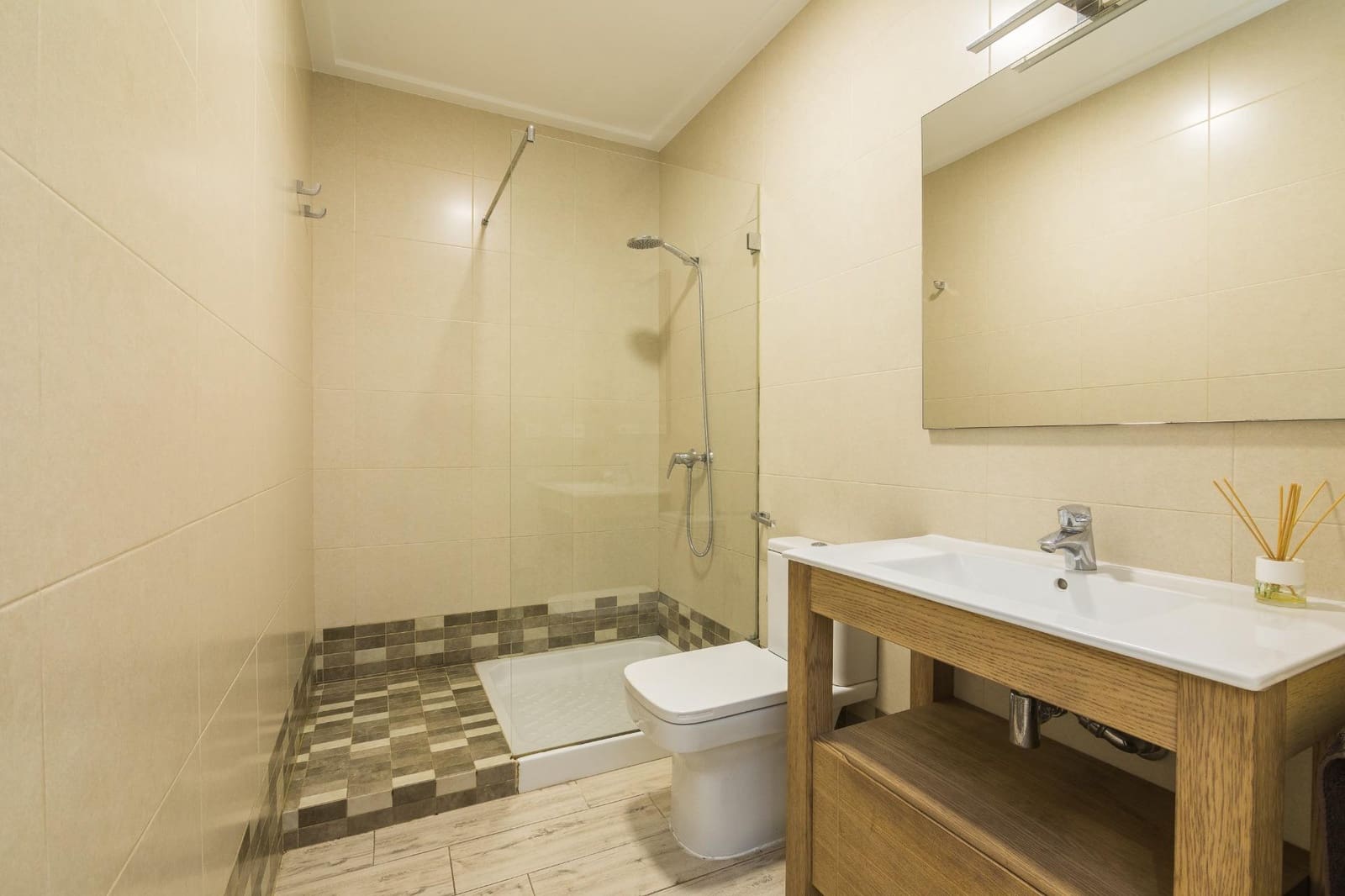 3 bedroom Apartment for sale in Elche / Elx - € 250,000 (Ref: 9720049)