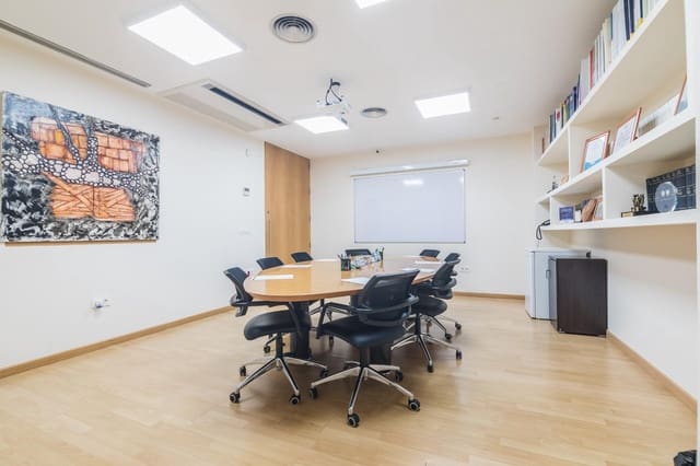 Kontor til salg i Nou Altabix, Elche / Elx - € 460.000 (Ref: 9752137)