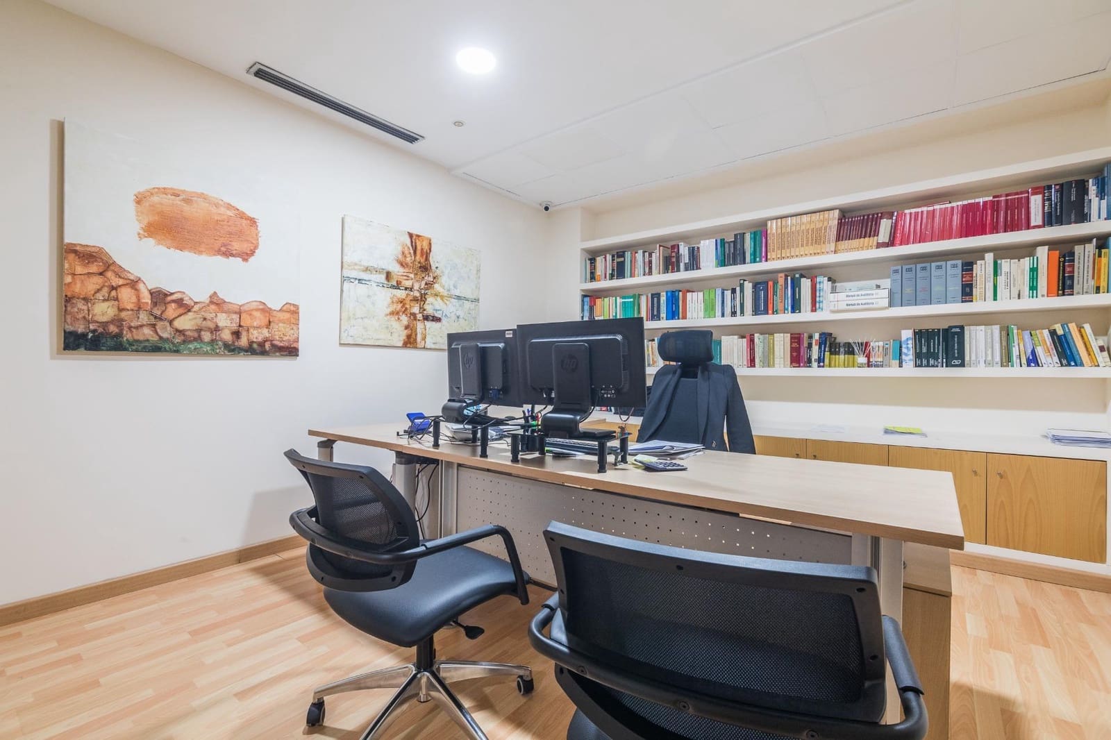 Office for sale in Elche / Elx - € 460,000 (Ref: 9752137)