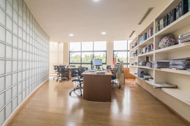 Kantoor te koop in Nou Altabix, Elche / Elx - € 460.000 (Ref: 9752137)