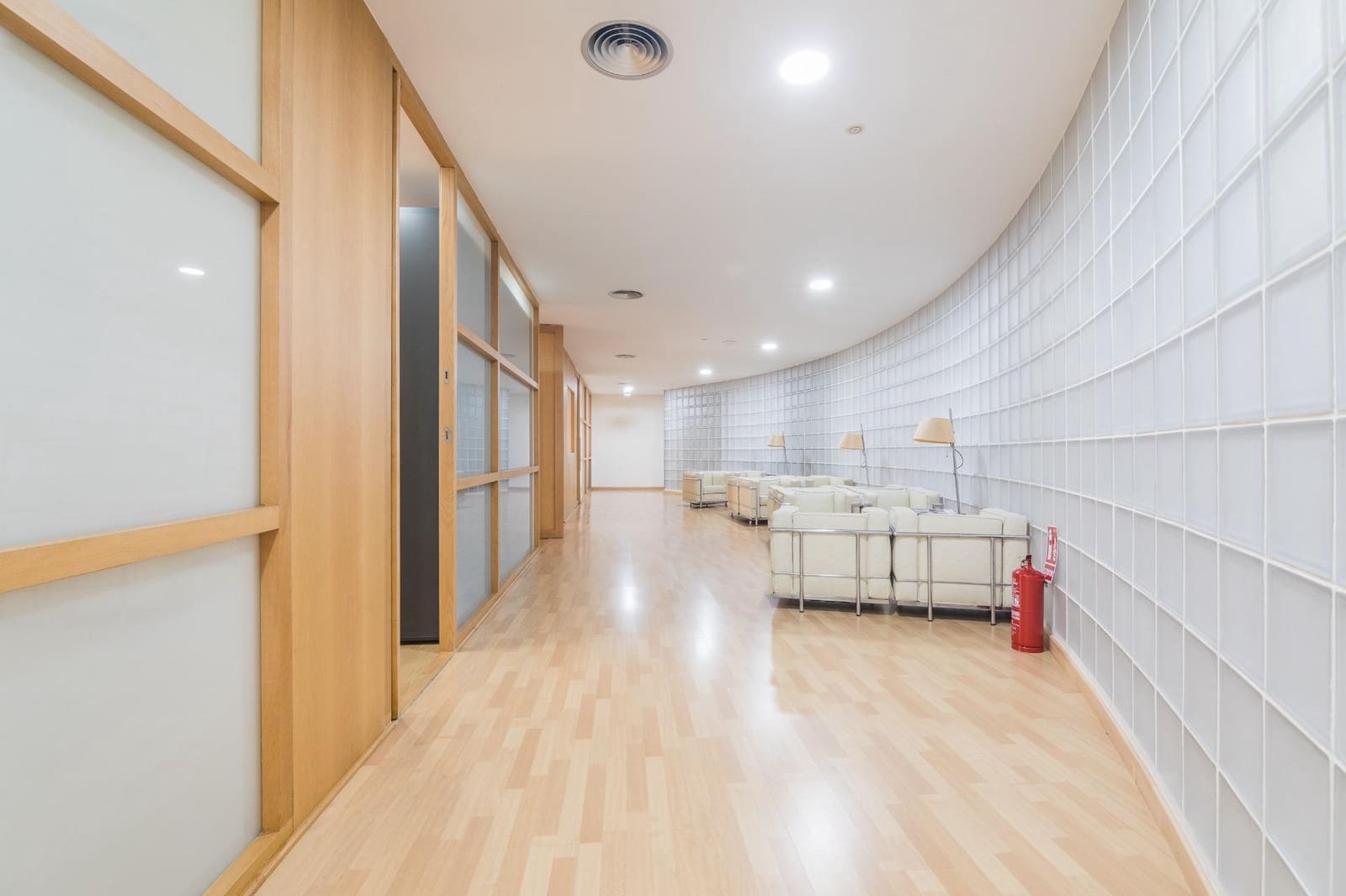 Office for sale in Elche / Elx - € 460,000 (Ref: 9752137)