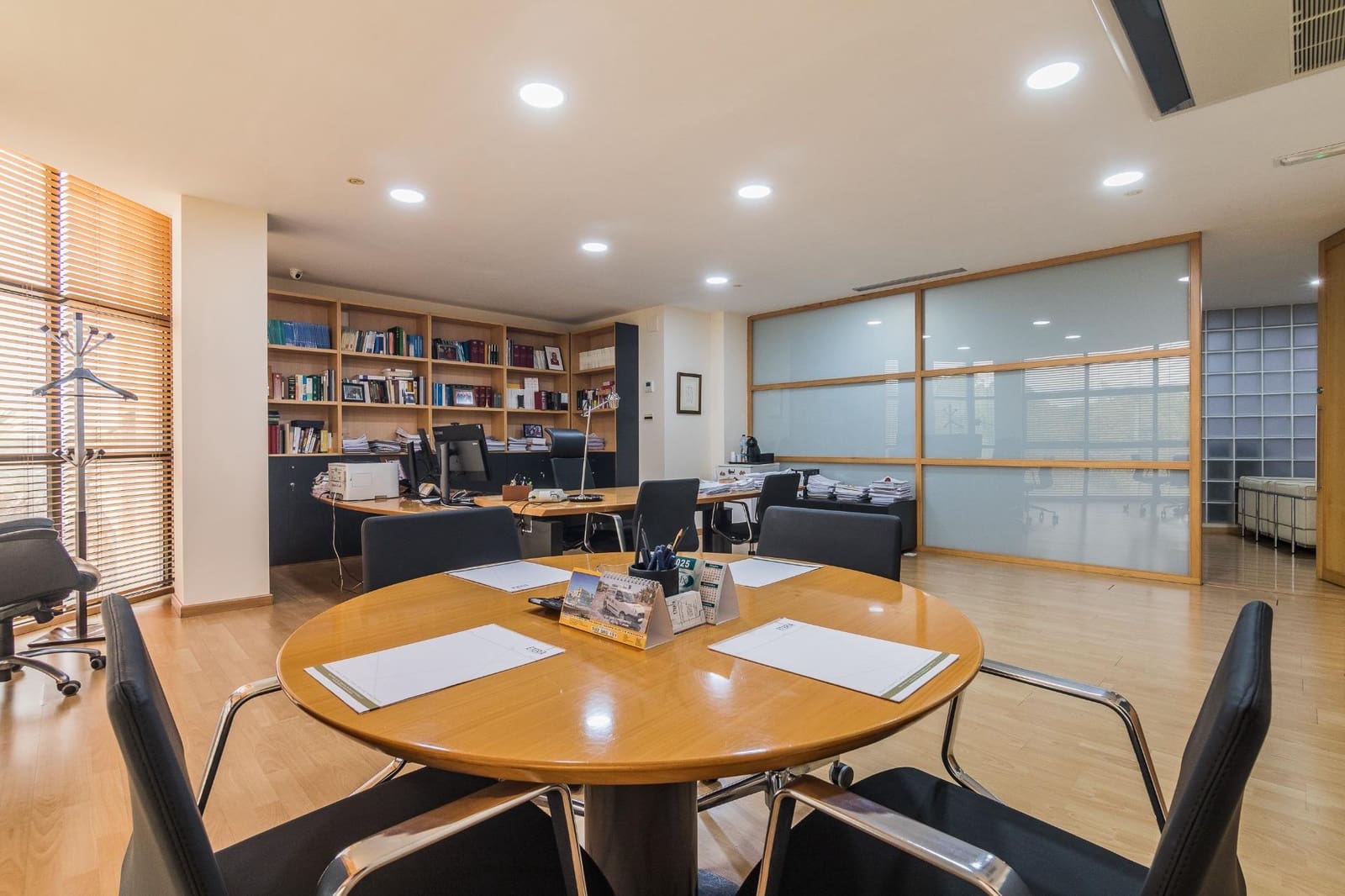 Office for sale in Elche / Elx - € 460,000 (Ref: 9752137)