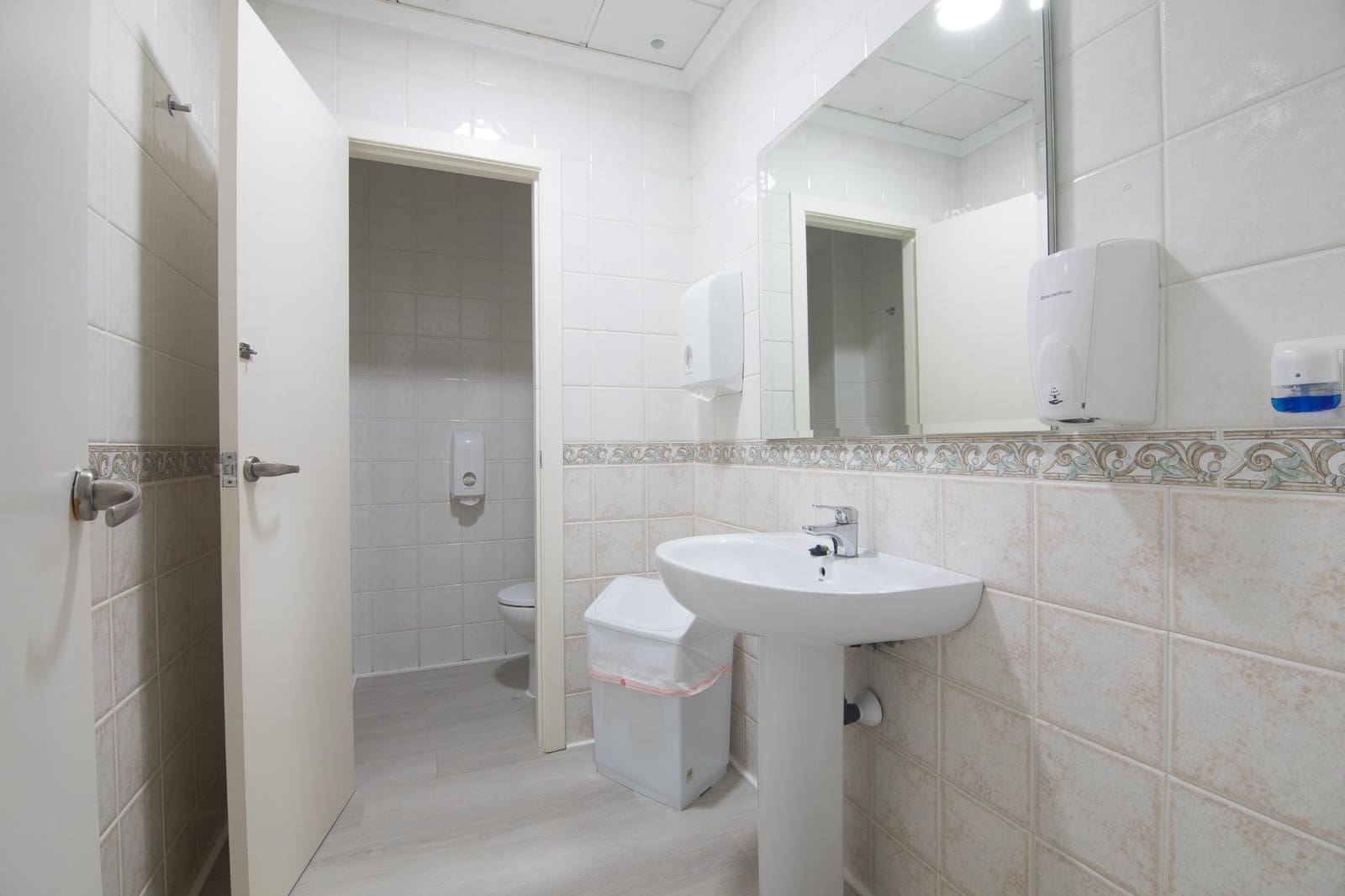 Office for sale in Elche / Elx - € 360,000 (Ref: 9755815)