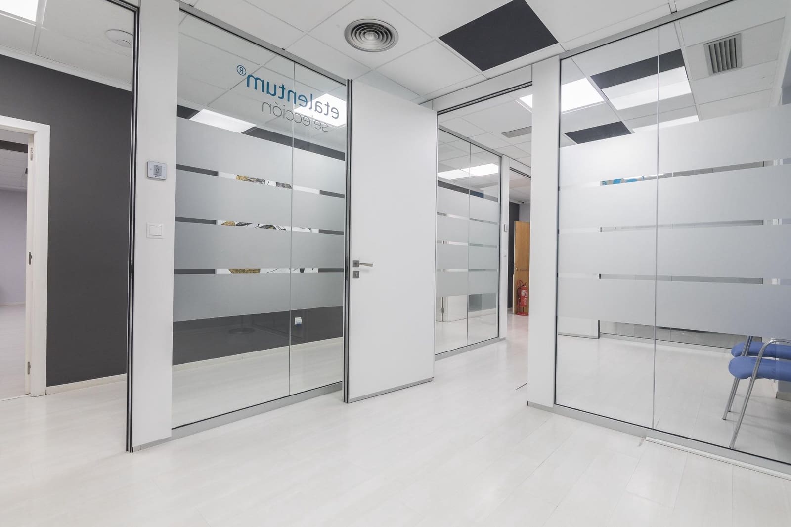 Office for sale in Elche / Elx - € 360,000 (Ref: 9755815)