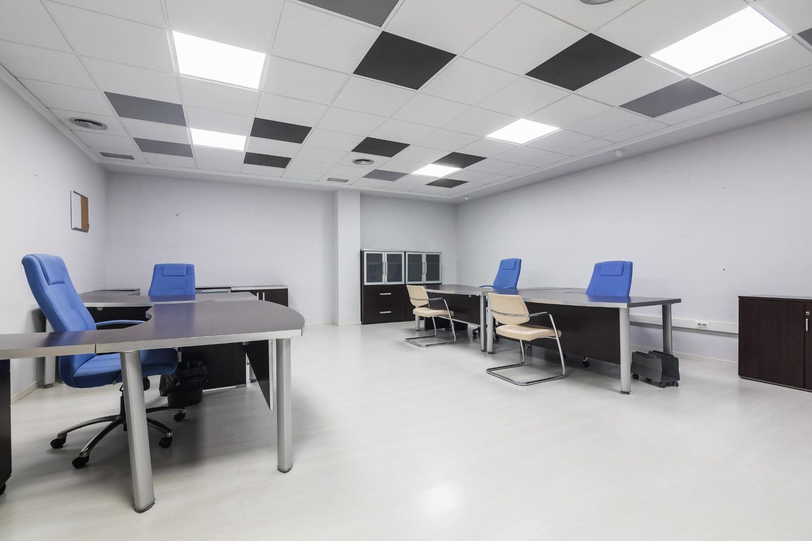 Office for sale in Elche / Elx - € 360,000 (Ref: 9755815)