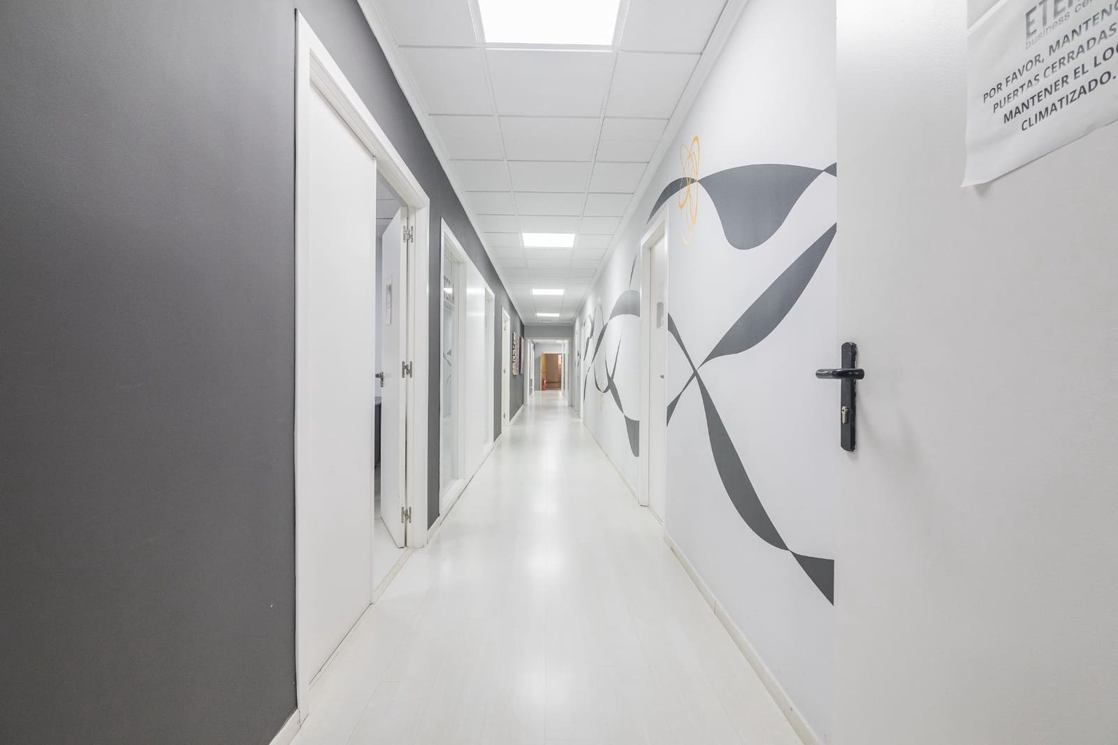 Office for sale in Elche / Elx - € 360,000 (Ref: 9755815)