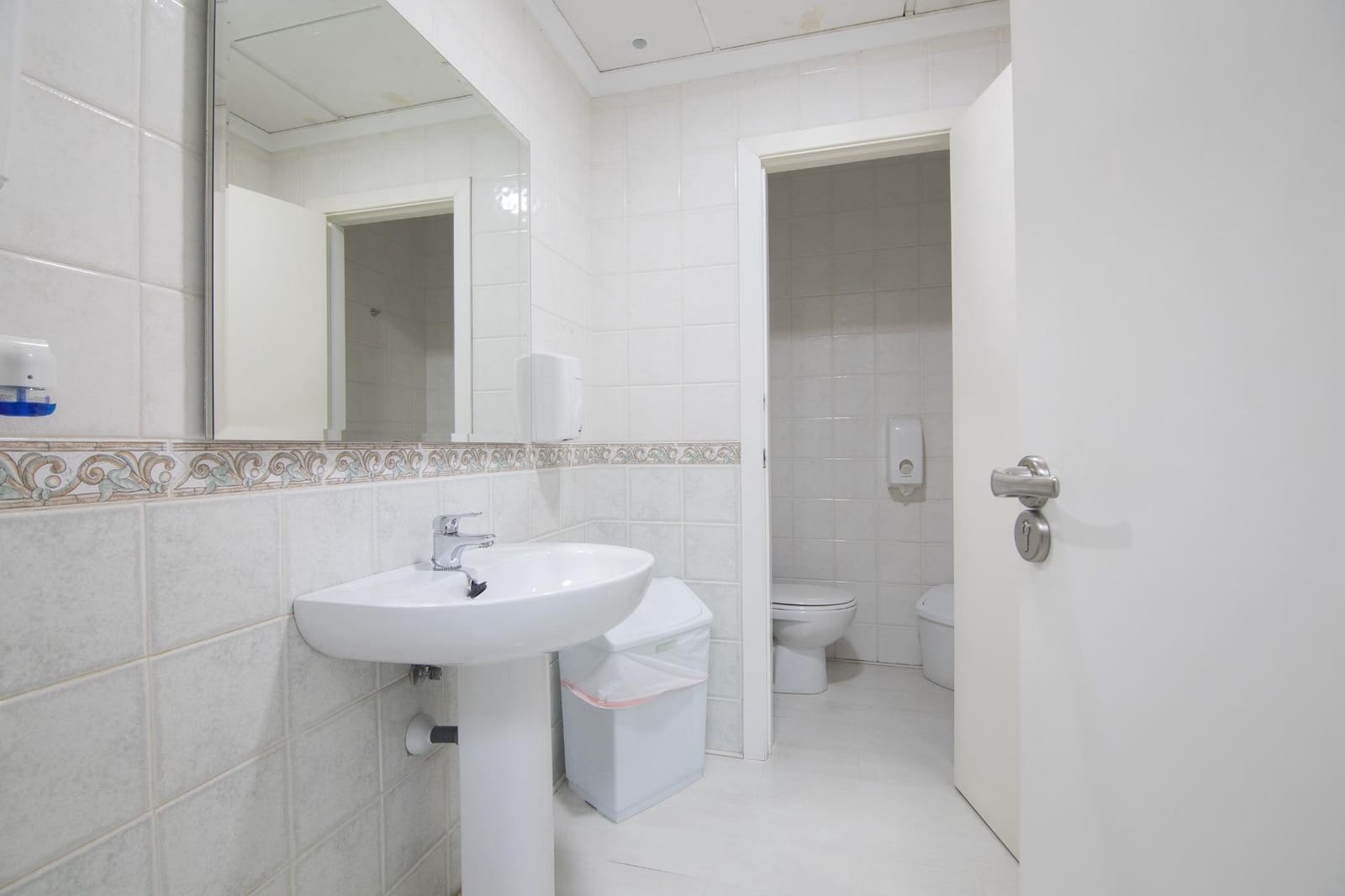 Office for sale in Elche / Elx - € 360,000 (Ref: 9755815)