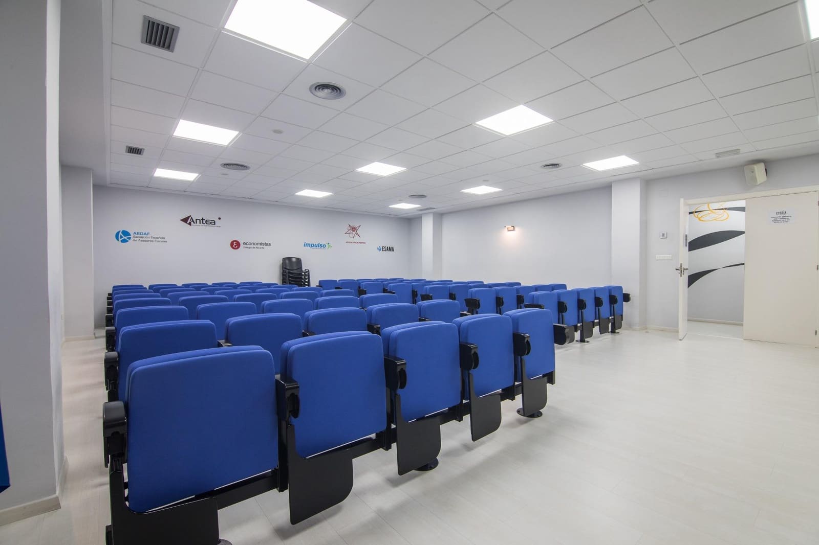 Office for sale in Elche / Elx - € 360,000 (Ref: 9755815)