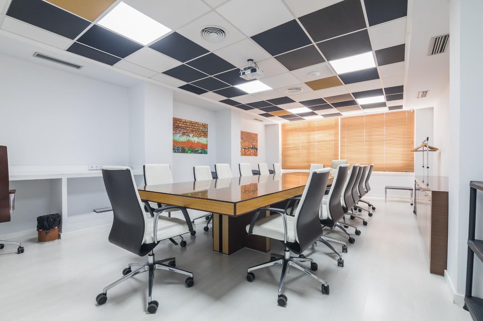 Office for sale in Elche / Elx - € 360,000 (Ref: 9755815)