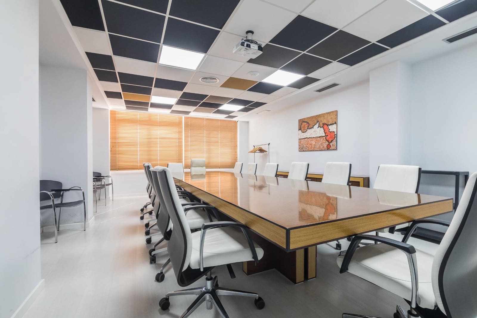 Office for sale in Elche / Elx - € 360,000 (Ref: 9755815)