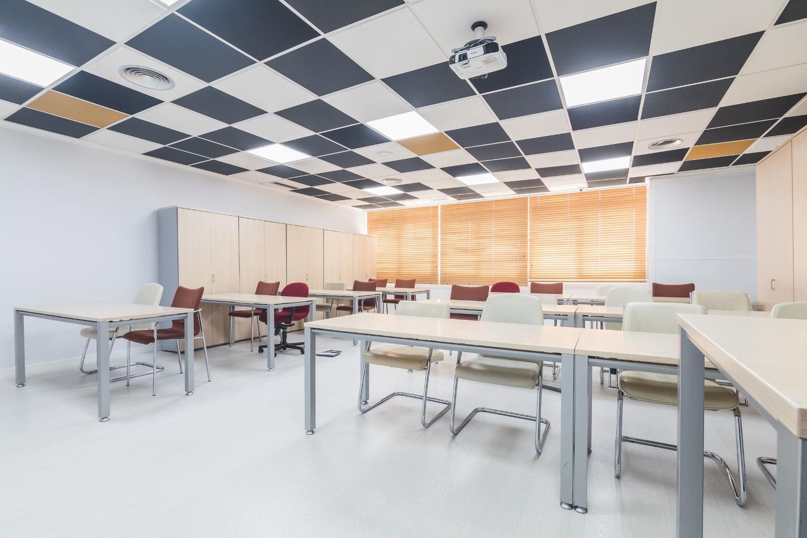 Office for sale in Elche / Elx - € 360,000 (Ref: 9755815)