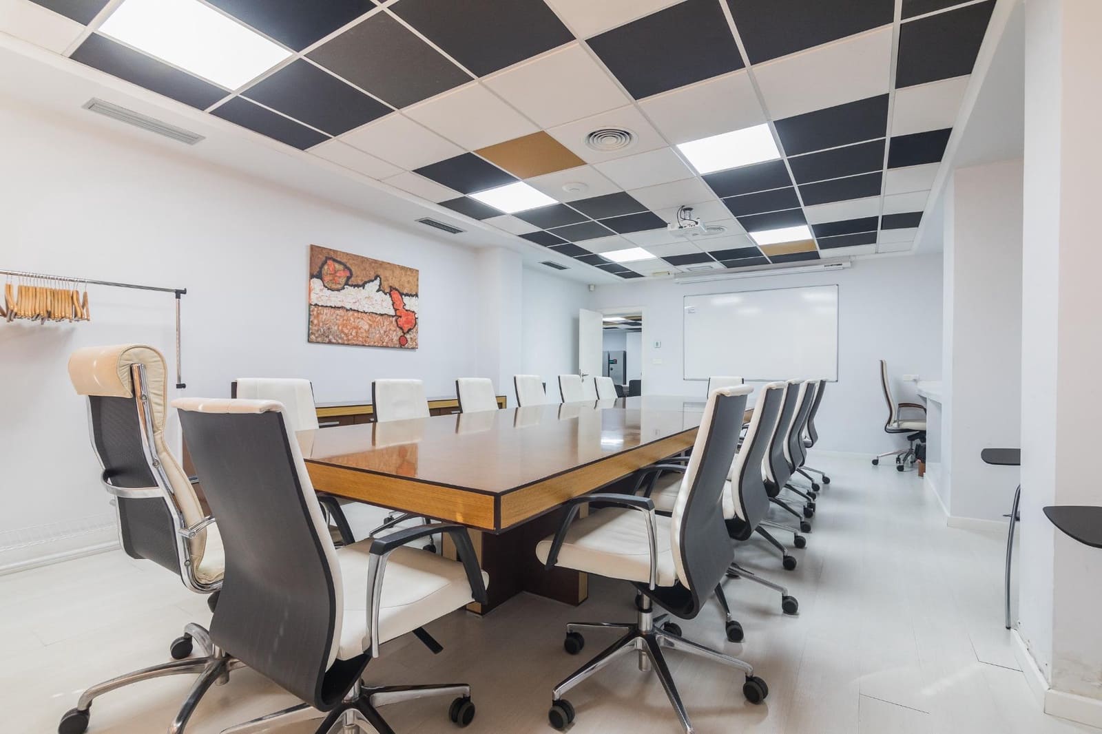 Office for sale in Elche / Elx - € 360,000 (Ref: 9755815)