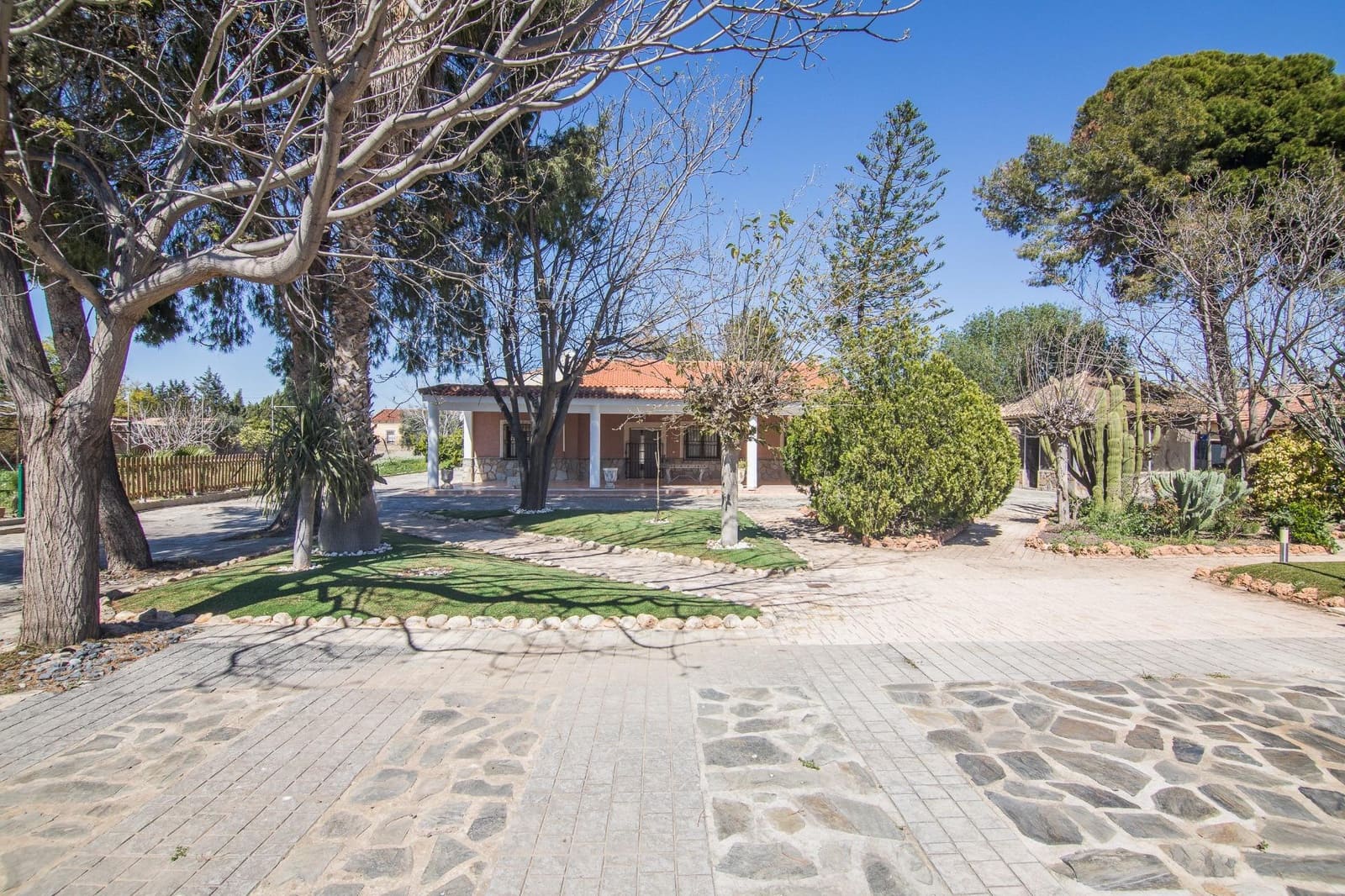 5 sypialnia Willa na sprzedaż w Redovan z basenem garażem - 375 000 € (Ref: 9780683)