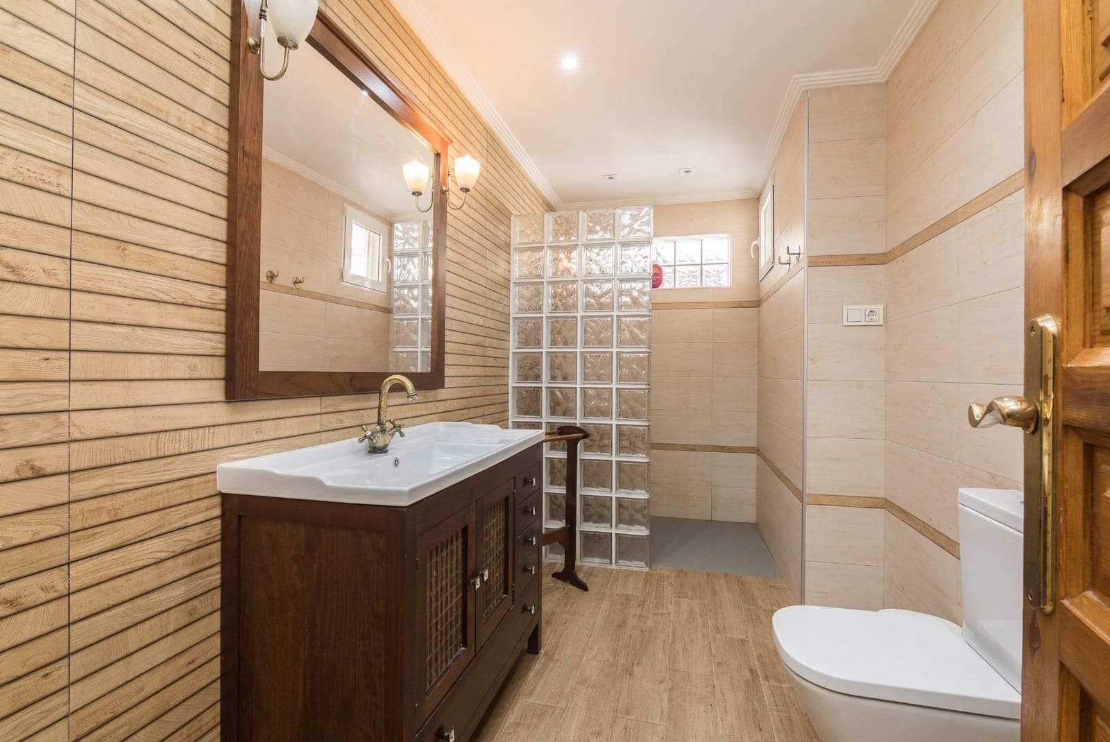 5 sypialnia Willa na sprzedaż w Redovan z basenem garażem - 375 000 € (Ref: 9780683)