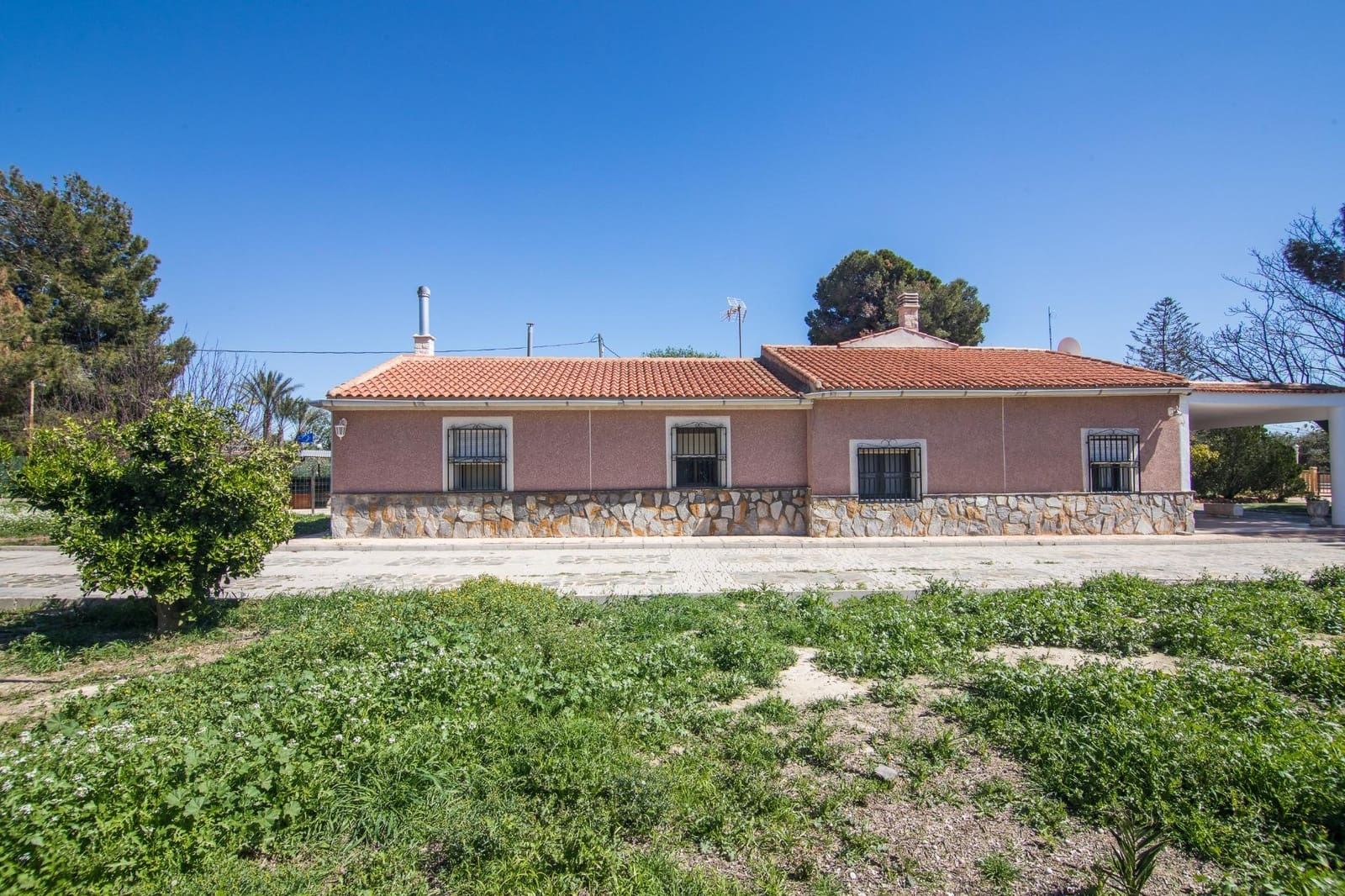 5 sypialnia Willa na sprzedaż w Redovan z basenem garażem - 375 000 € (Ref: 9780683)