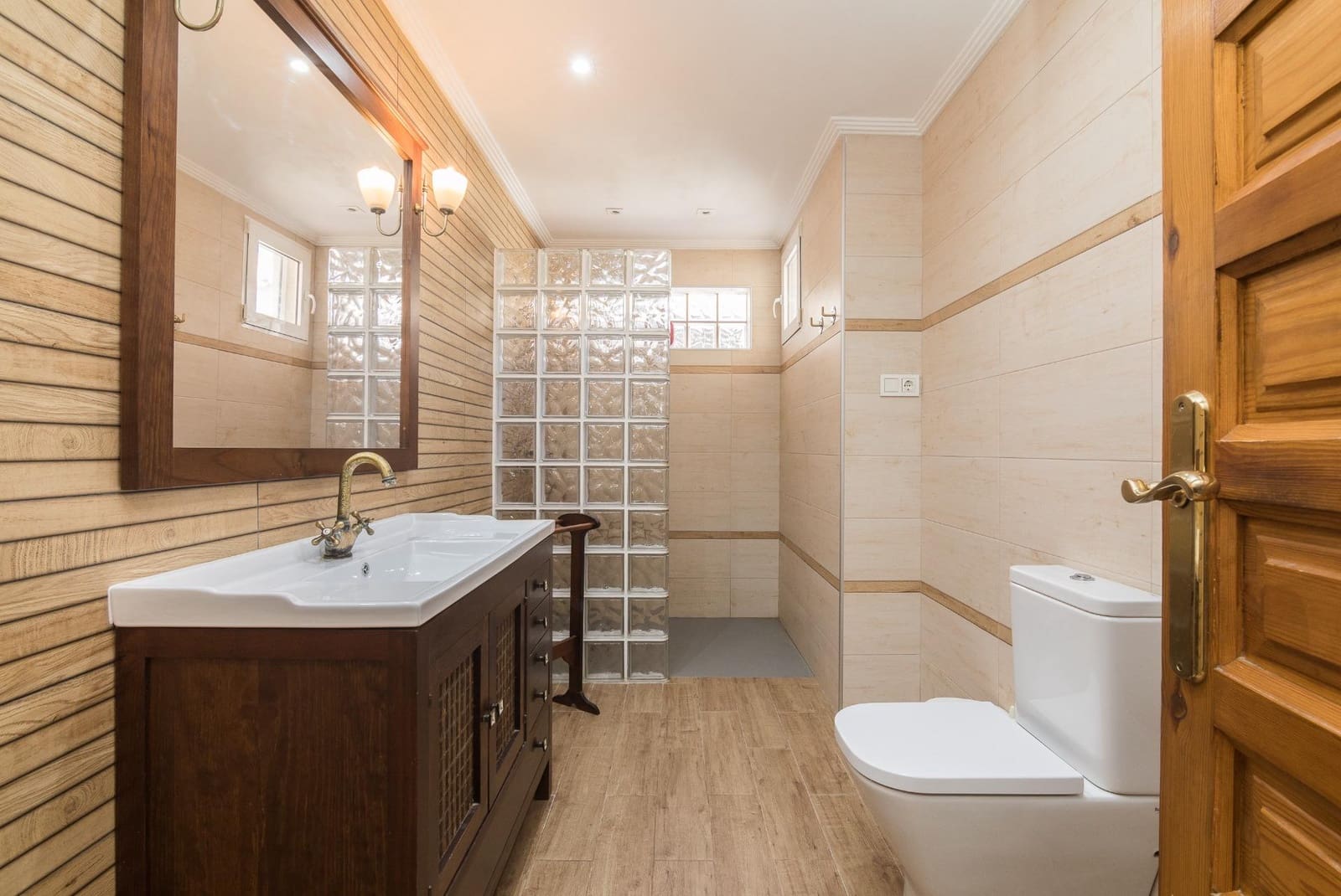 5 sypialnia Willa na sprzedaż w Redovan z basenem garażem - 325 000 € (Ref: 9780683)