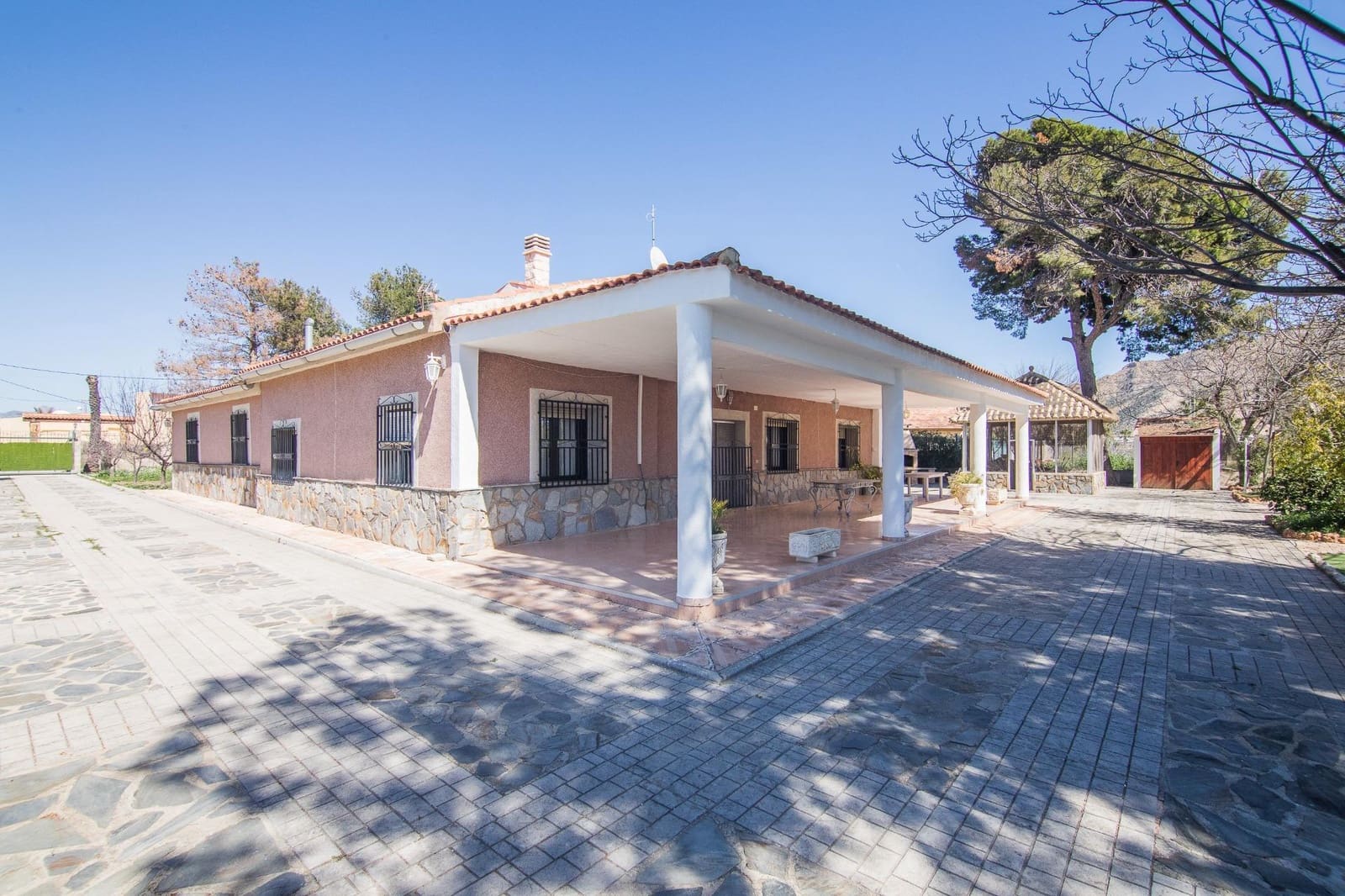 5 sypialnia Willa na sprzedaż w Redovan z basenem garażem - 325 000 € (Ref: 9780683)