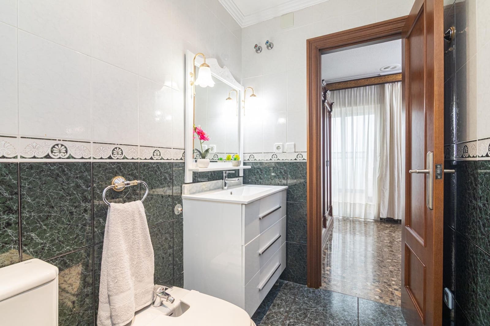 3 bedroom Apartment for sale in Elche / Elx - € 245,000 (Ref: 9813348)