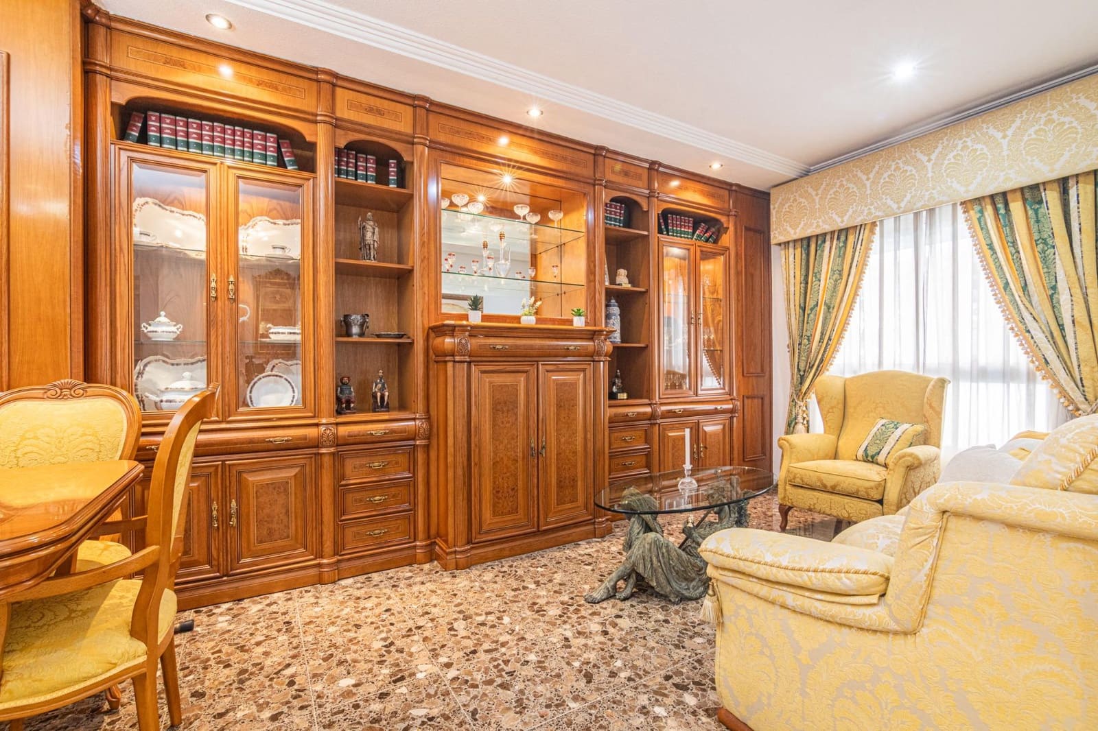 3 bedroom Apartment for sale in Elche / Elx - € 245,000 (Ref: 9813348)