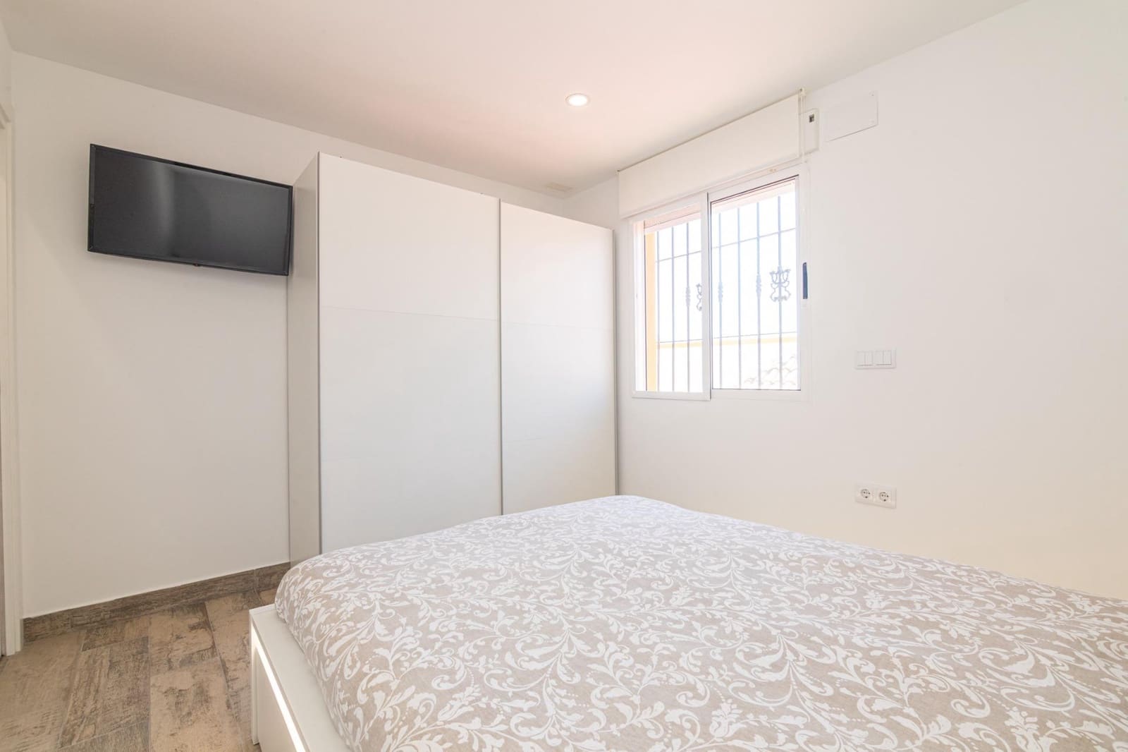 Chalet de 3 habitaciones en San Fulgencio en venta con piscina garaje - 265.000 € (Ref: 9966723)