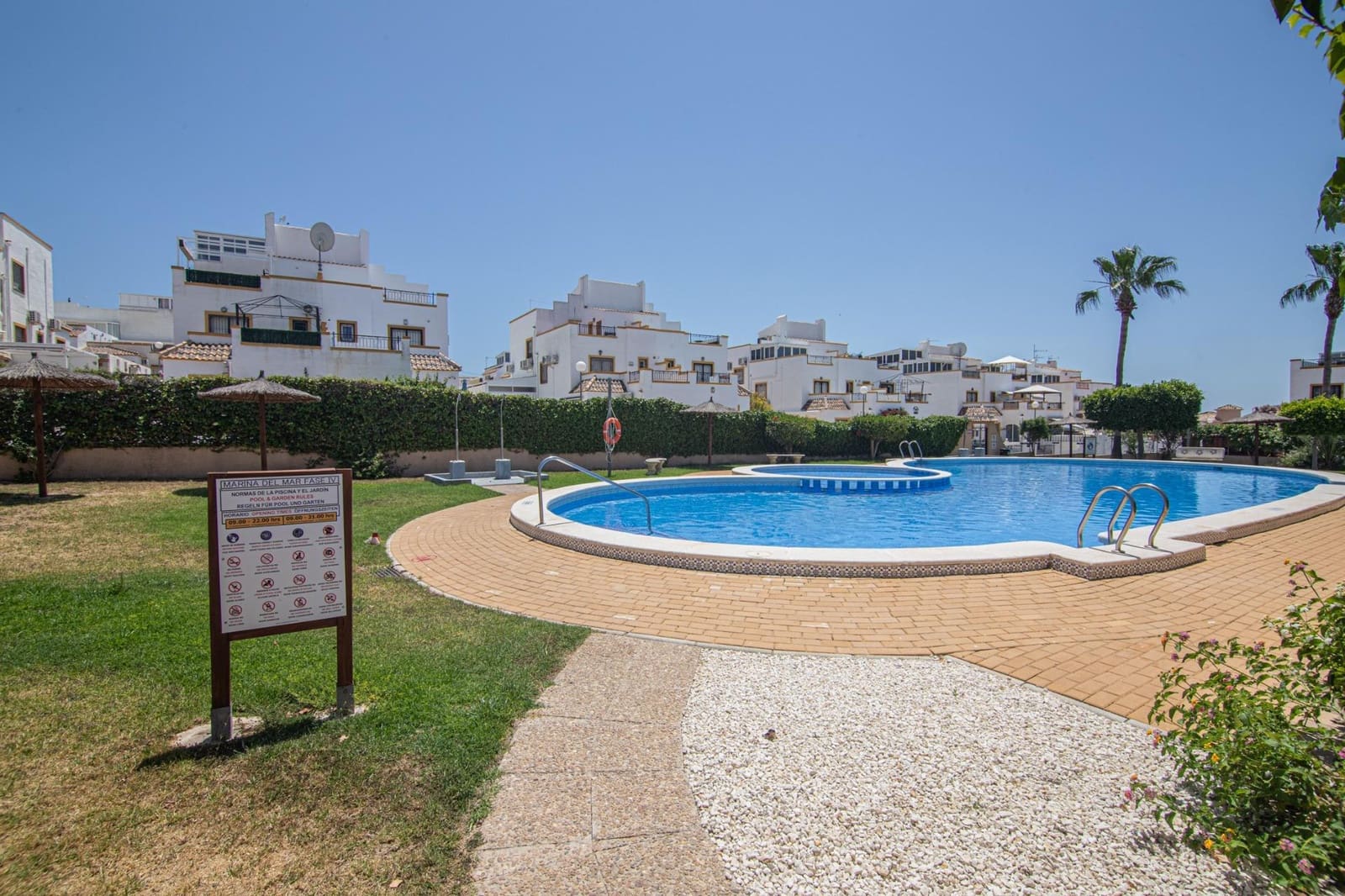 Chalet de 3 habitaciones en San Fulgencio en venta con piscina garaje - 265.000 € (Ref: 9966723)