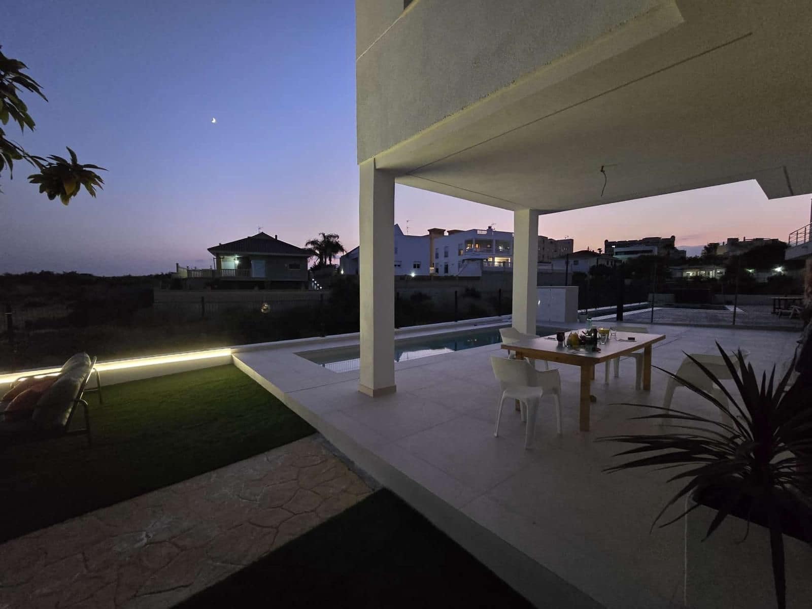 5 bedroom Villa for sale in Calarreona with pool garage - € 495,000 (Ref: 9242024)