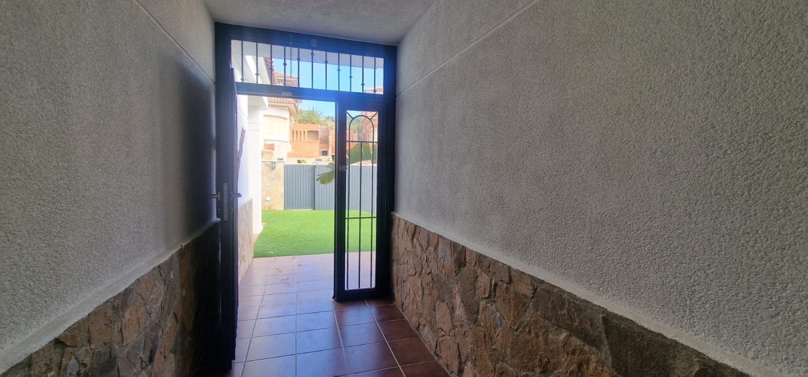 5 bedroom Villa for sale in Calarreona with pool garage - € 495,000 (Ref: 9242024)