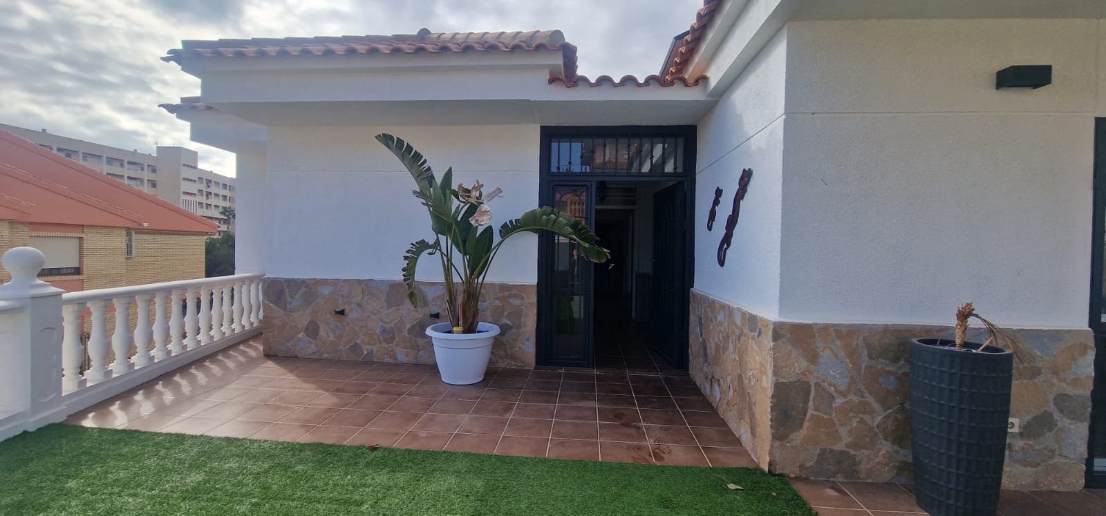 5 bedroom Villa for sale in Calarreona with pool garage - € 495,000 (Ref: 9242024)