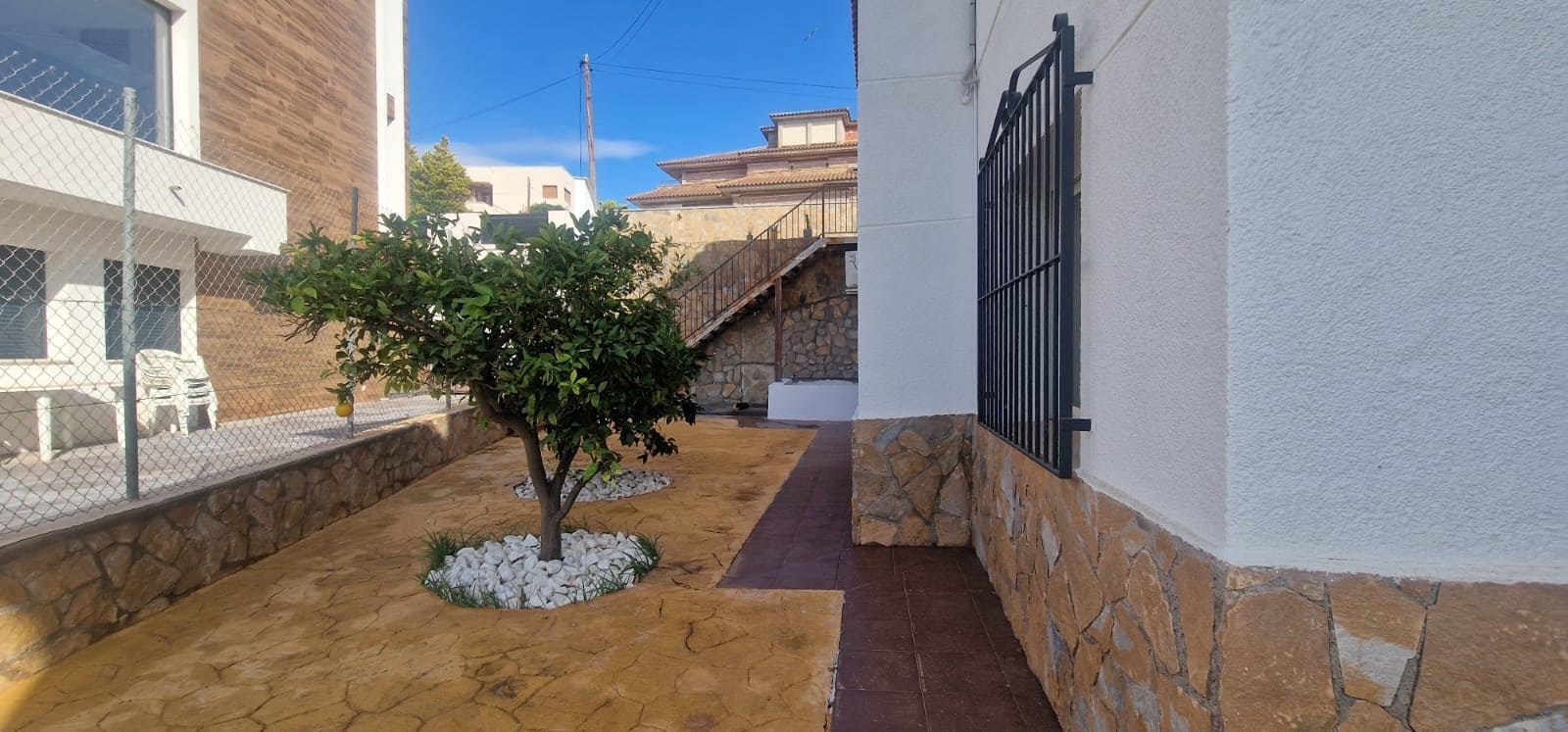 5 bedroom Villa for sale in Calarreona with pool garage - € 495,000 (Ref: 9242024)