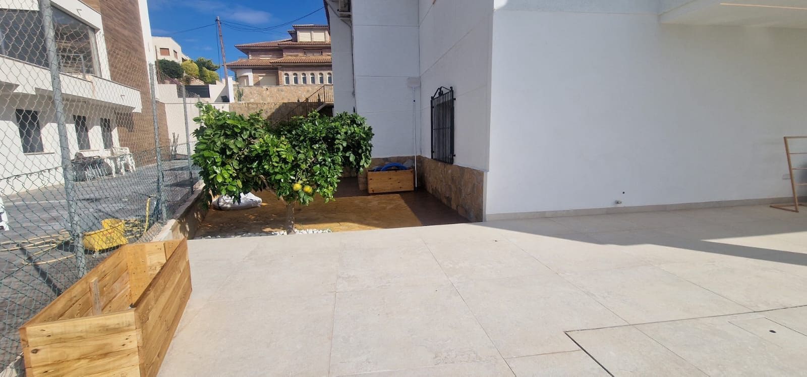 5 bedroom Villa for sale in Calarreona with pool garage - € 495,000 (Ref: 9242024)