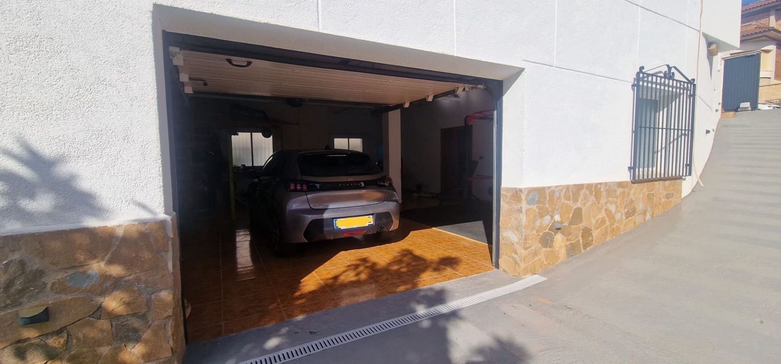 5 bedroom Villa for sale in Calarreona with pool garage - € 495,000 (Ref: 9242024)