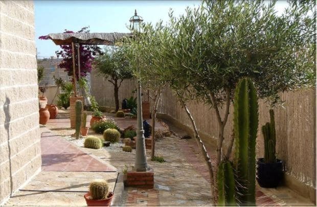 10 bedroom Hotel for sale in Calabardina with garage - € 690,000 (Ref: 9242041)