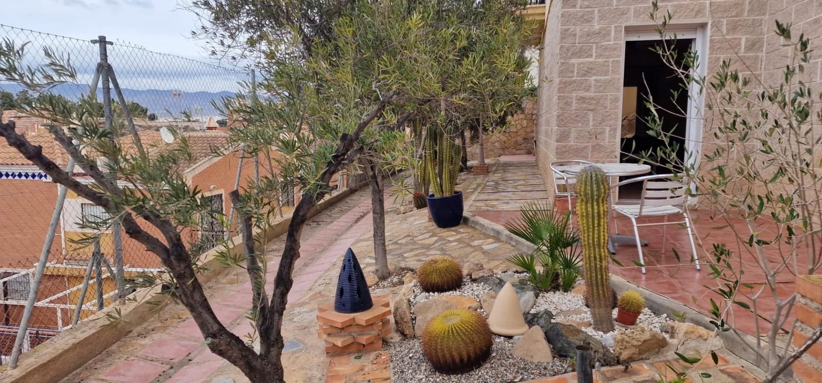 10 bedroom Hotel for sale in Calabardina with garage - € 690,000 (Ref: 9242041)