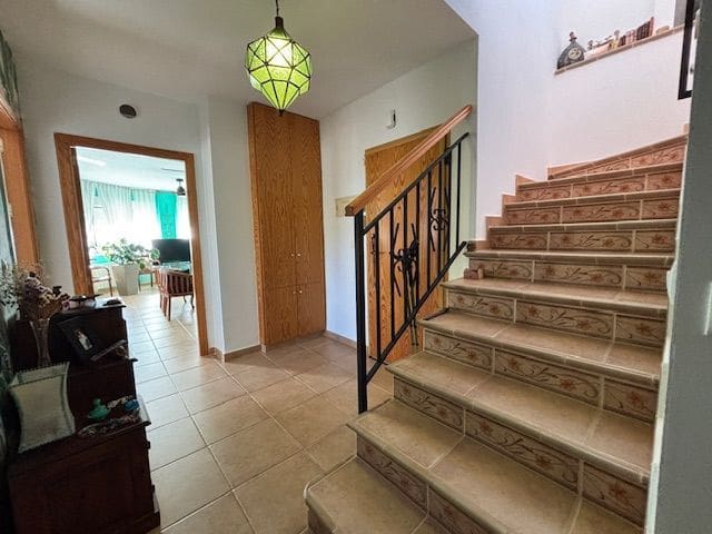 4 soveværelse Villa til salg i Calabardina med swimmingpool - € 380.000 (Ref: 9410628)