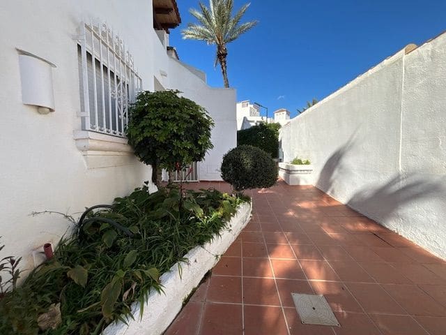 3 makuuhuone Omakotitalo myytävänä paikassa San Juan de los Terreros mukana uima-altaan 
autotalli - 184 000 € (Ref: 9665959)