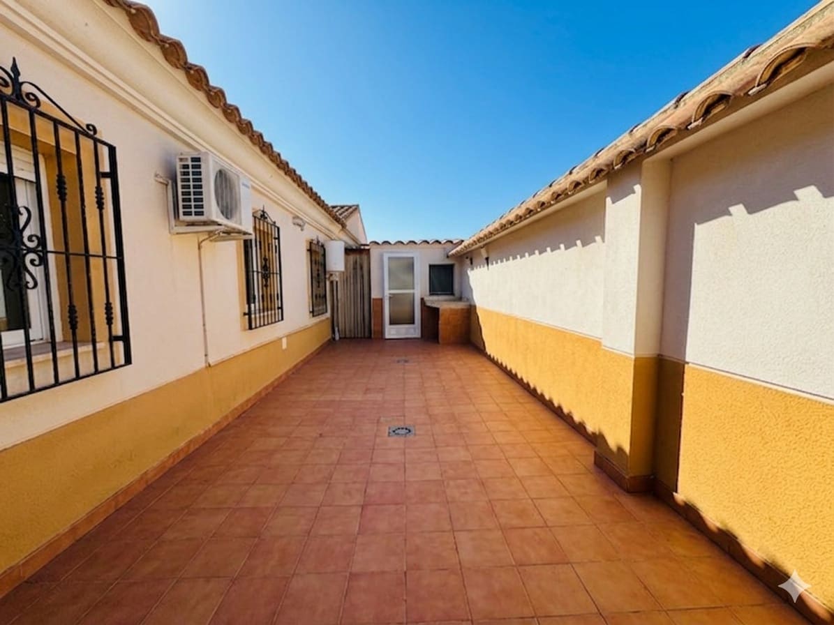 3 bedroom Villa for sale in Pulpi with garage - € 276,000 (Ref: 9828293)