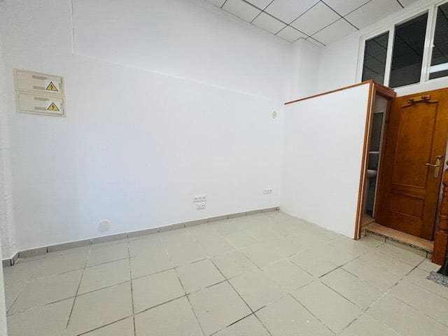 Commercial for rent in Aguilas - € 350 (Ref: 9835248)