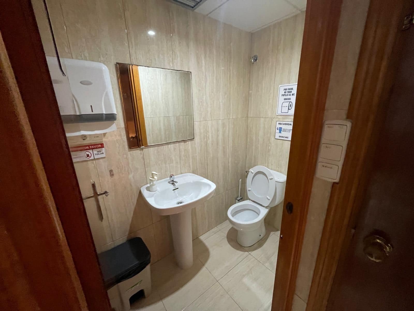Commercial for sale in Aguilas - € 180,000 (Ref: 9849033)