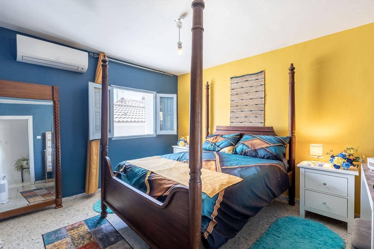 5 camera da letto Villa in vendita in Moclin con garage - 135.000 € (Rif: 10013065)