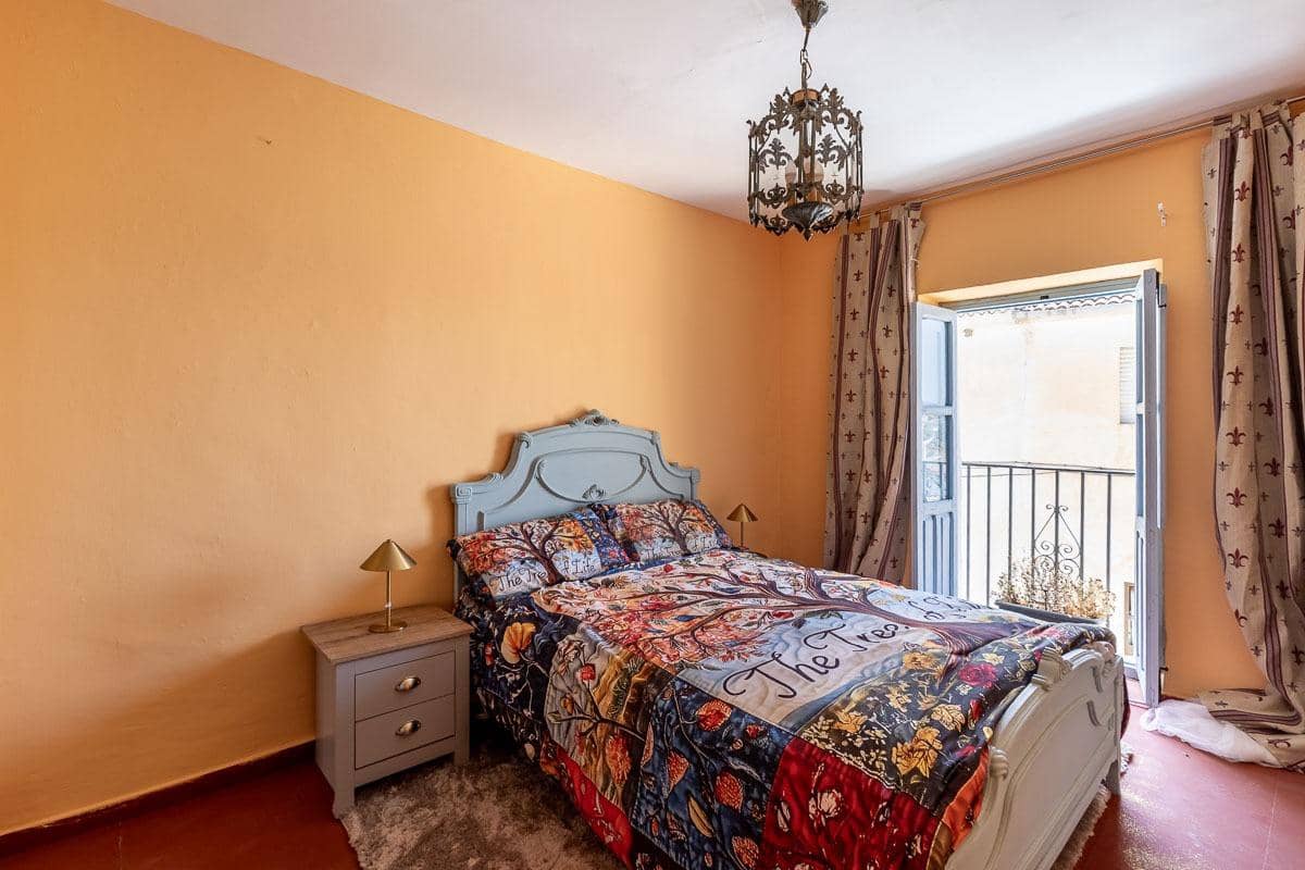 5 camera da letto Villa in vendita in Moclin con garage - 135.000 € (Rif: 10013065)