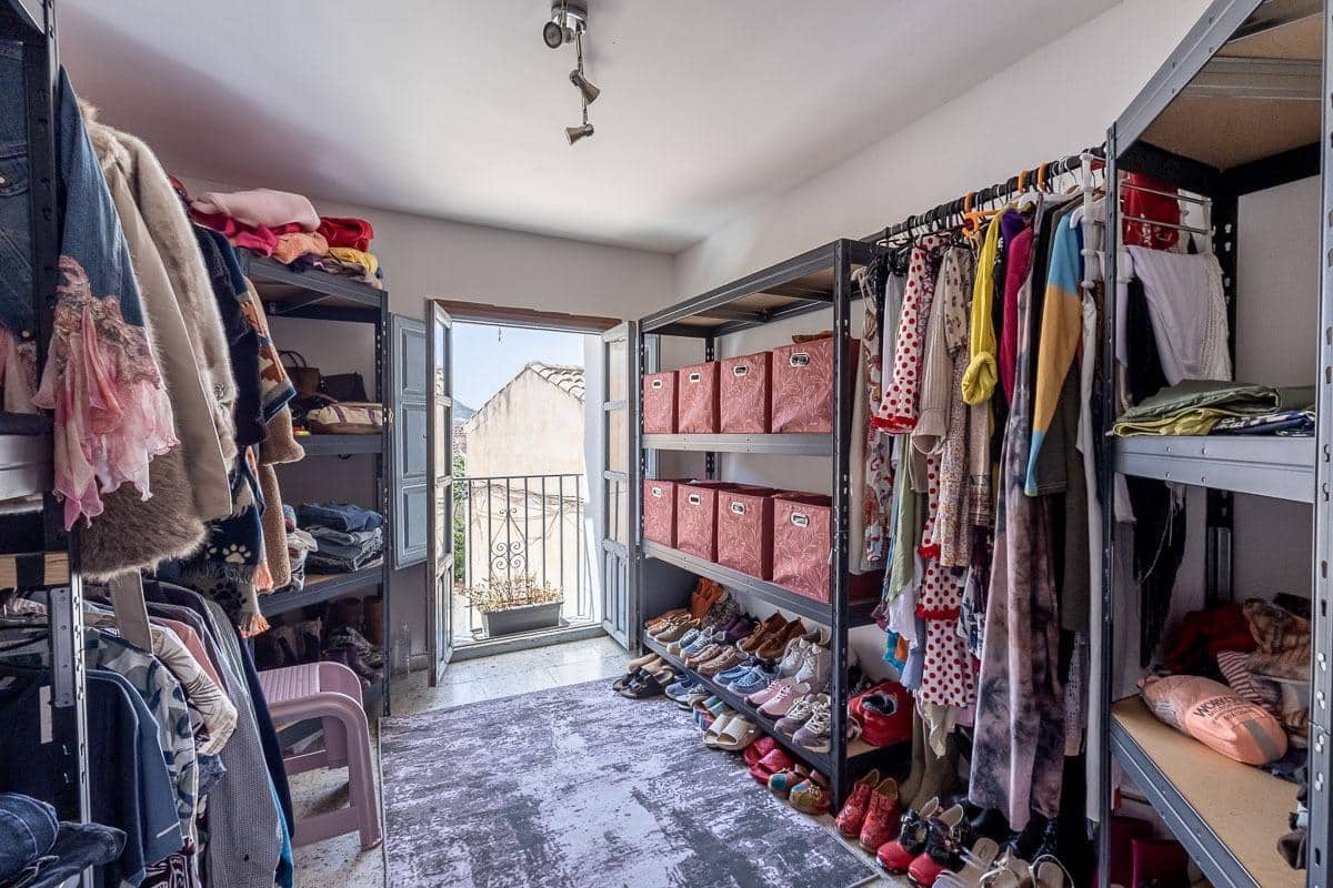 5 camera da letto Villa in vendita in Moclin con garage - 135.000 € (Rif: 10013065)