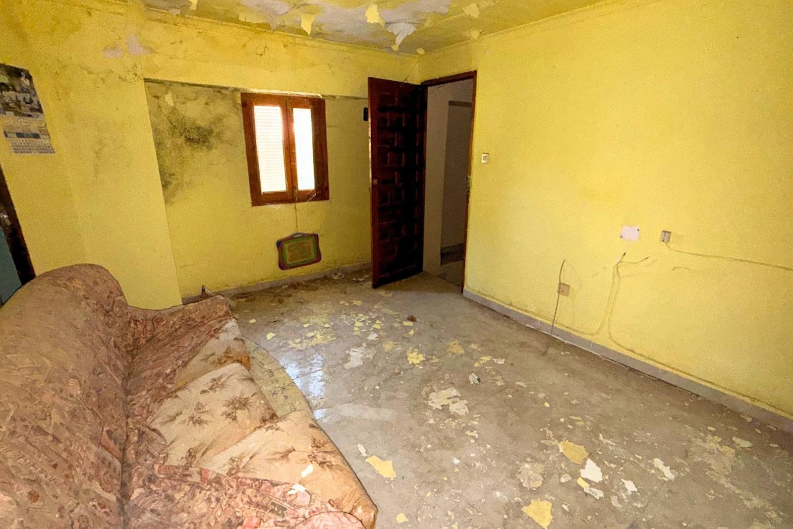 6 bedroom Villa for sale in Arenas del Rey - € 85,000 (Ref: 10013066)