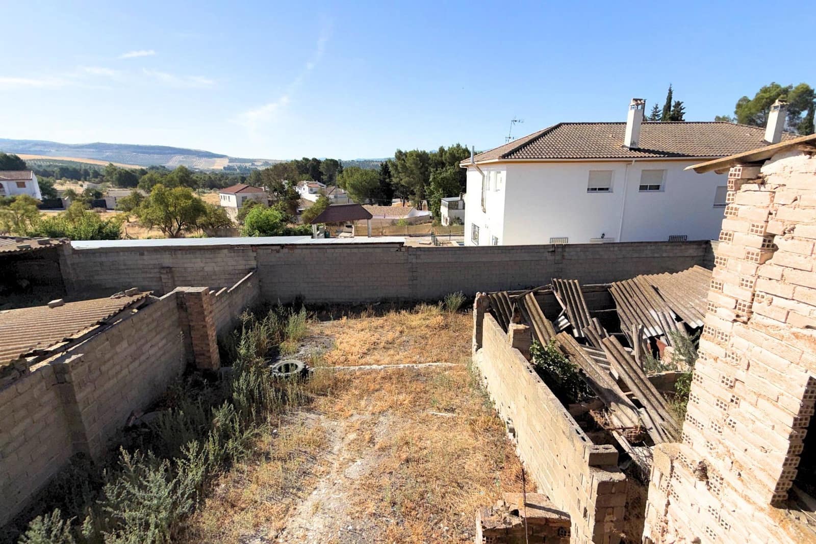 6 bedroom Villa for sale in Arenas del Rey - € 85,000 (Ref: 10013066)