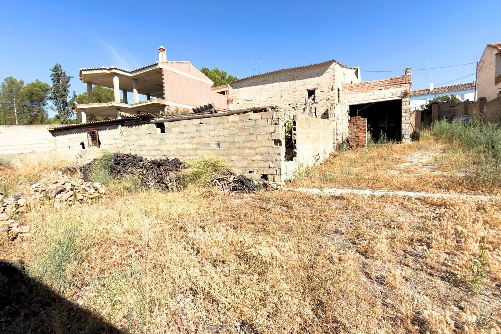 6 bedroom Villa for sale in Arenas del Rey - € 85,000 (Ref: 10013066)