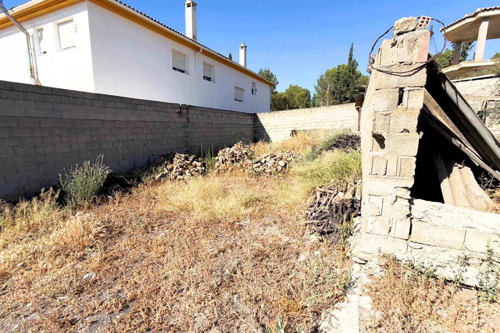 6 bedroom Villa for sale in Arenas del Rey - € 85,000 (Ref: 10013066)