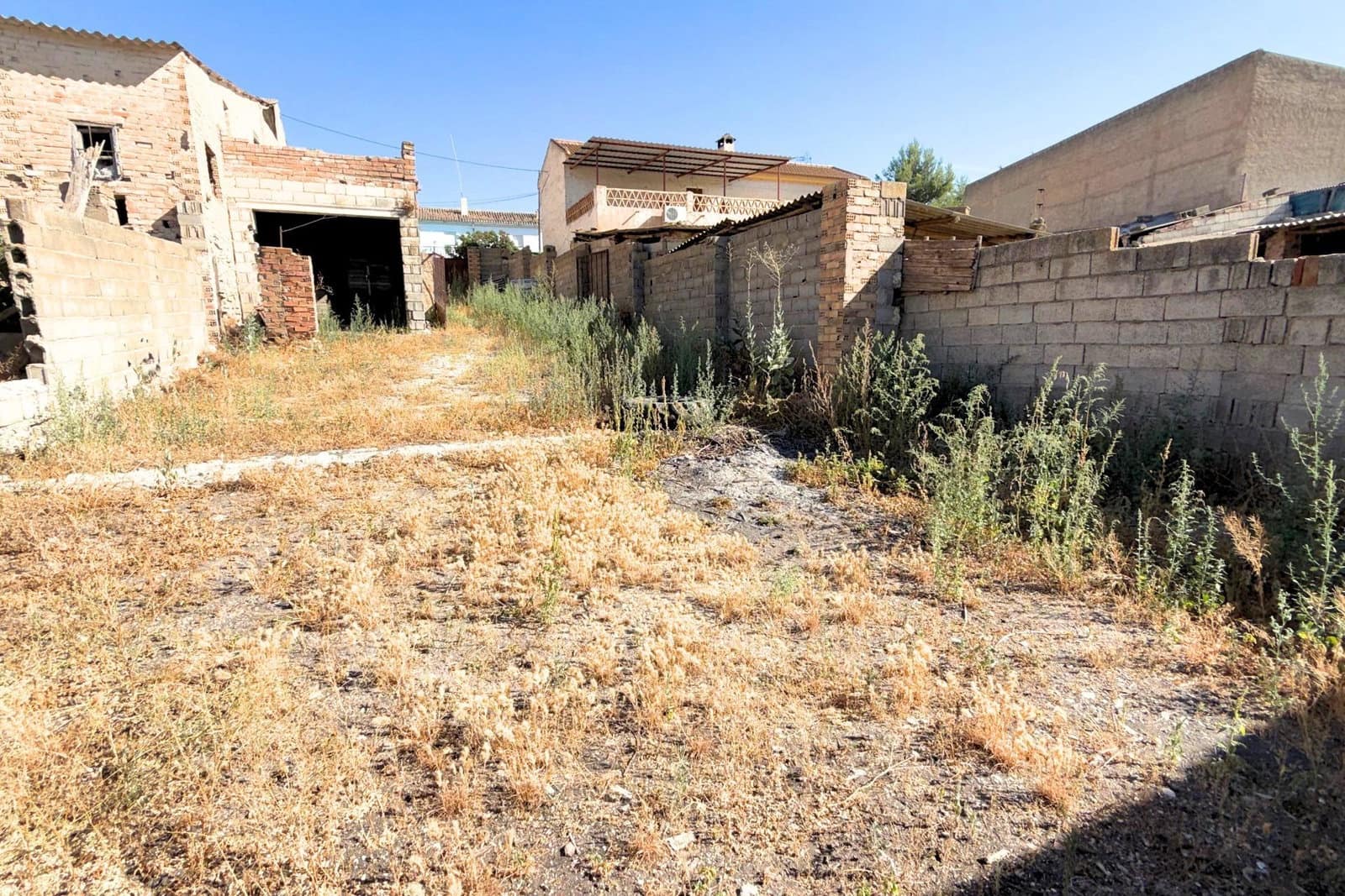 6 bedroom Villa for sale in Arenas del Rey - € 85,000 (Ref: 10013066)