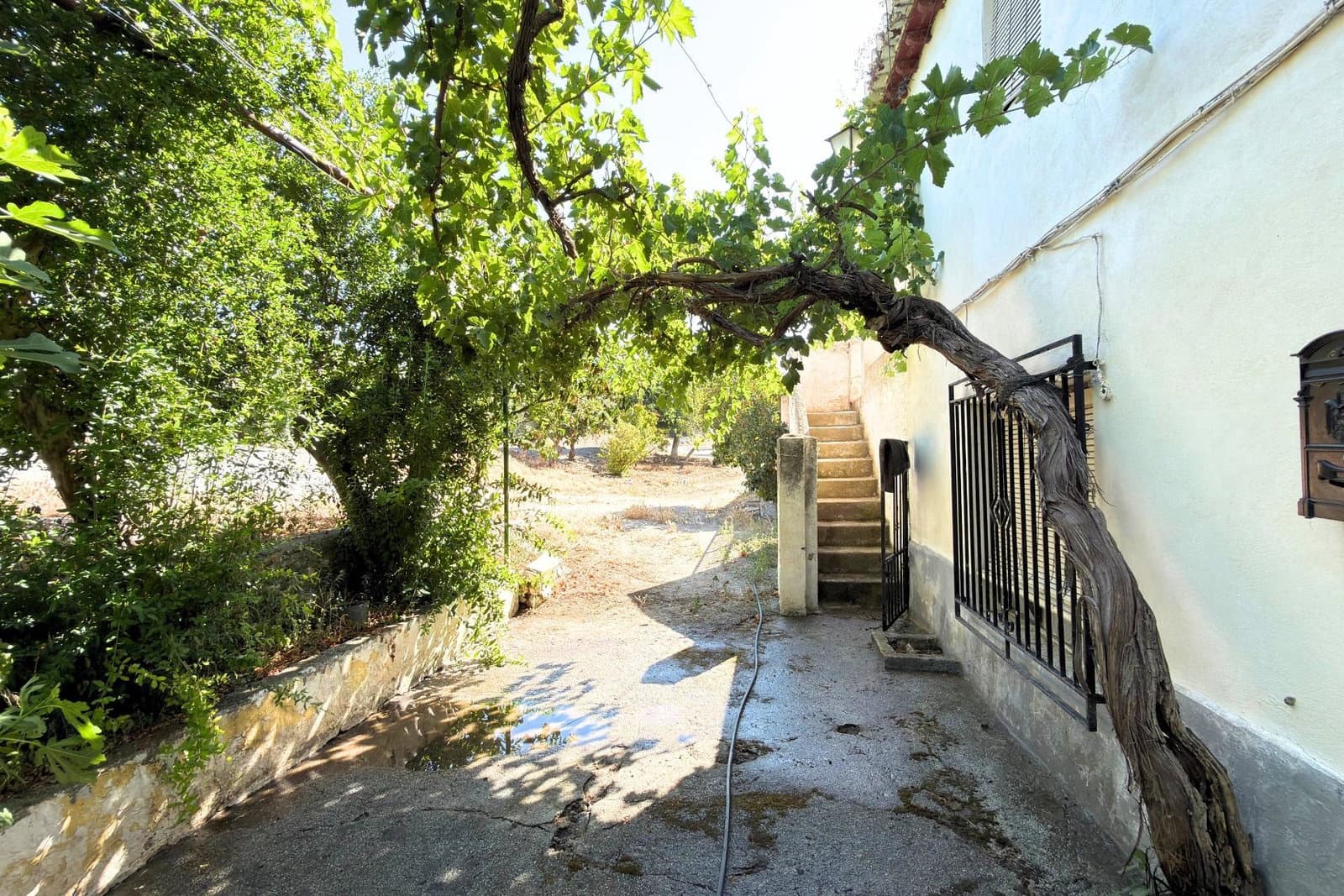 6 bedroom Villa for sale in Arenas del Rey - € 85,000 (Ref: 10013066)
