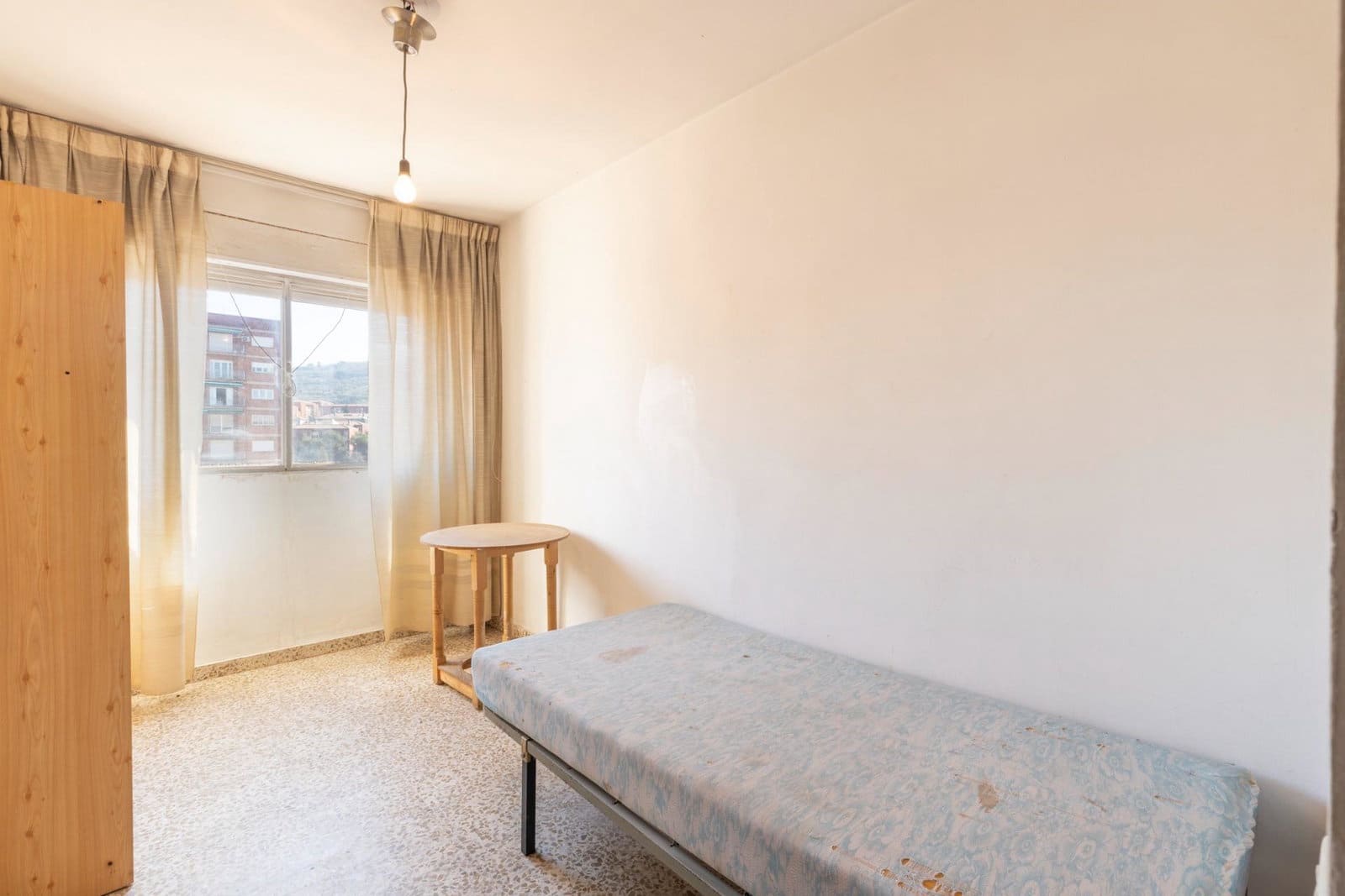 4 bedroom Apartment for sale in Granada city - € 155,000 (Ref: 10022204)