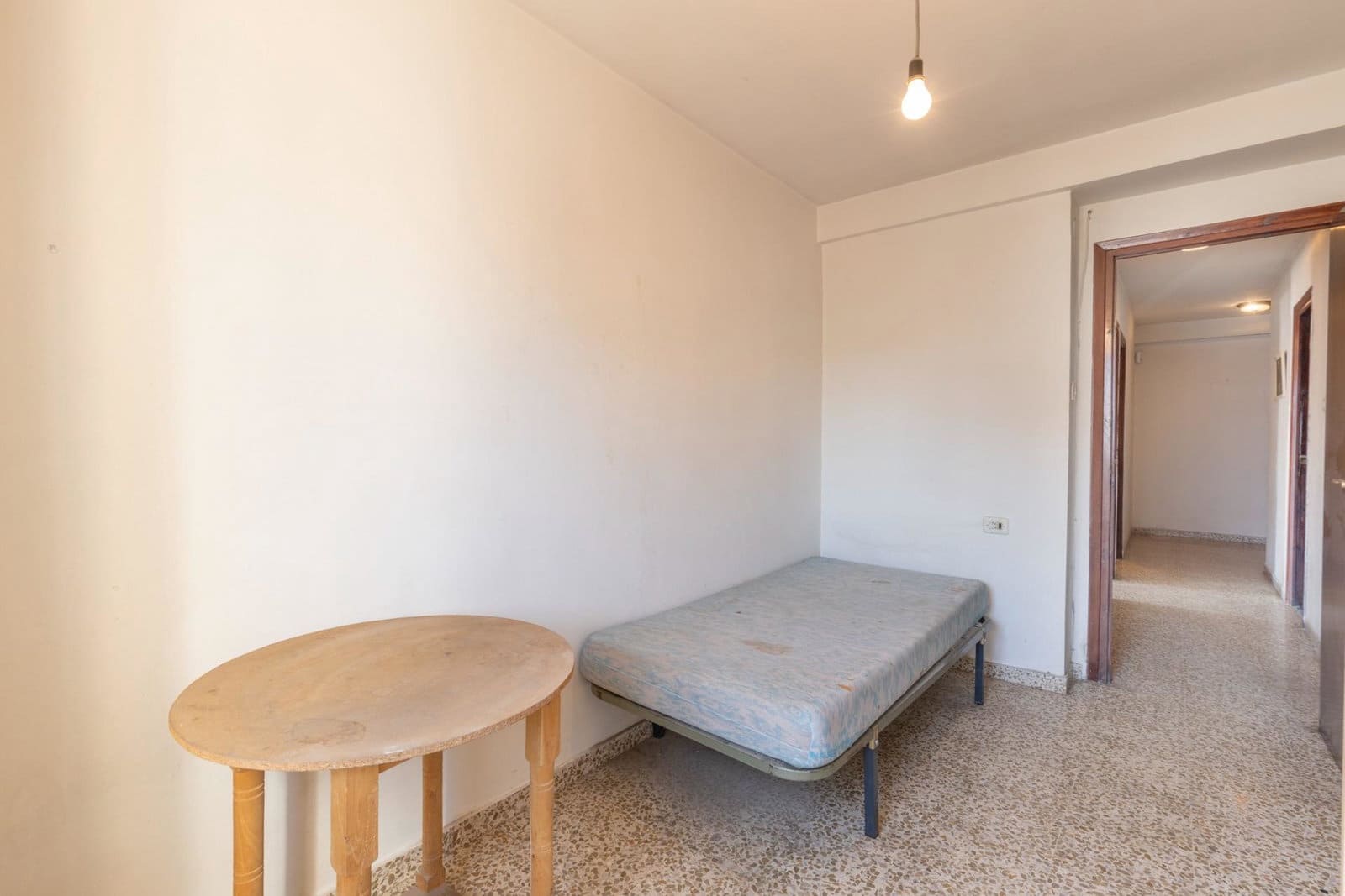 4 bedroom Apartment for sale in Granada city - € 155,000 (Ref: 10022204)